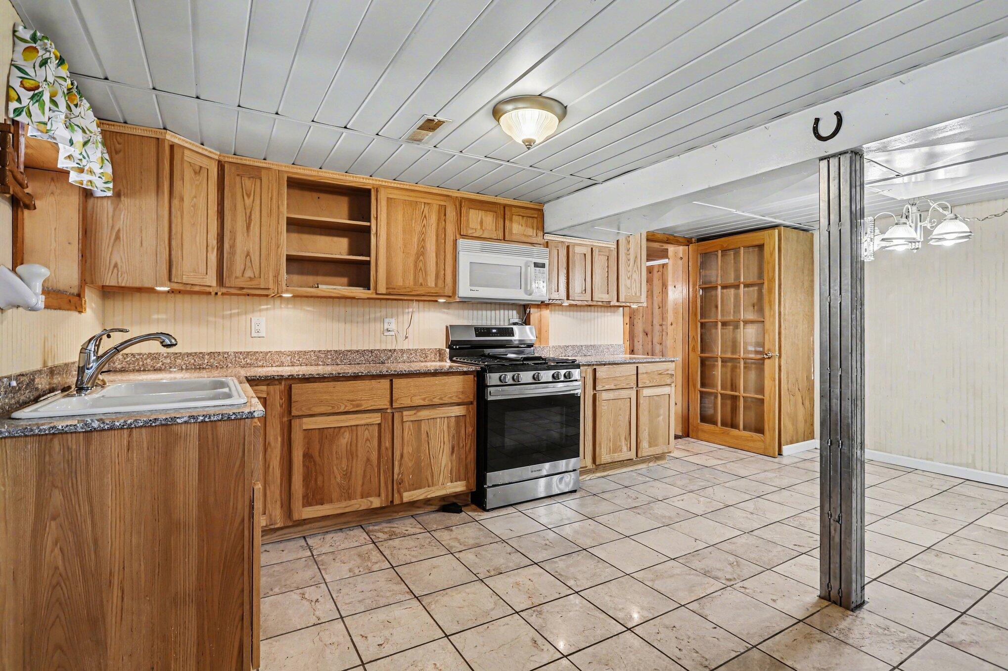 573 River Road Coldwater, MI 49036 - Photo 10 of 27 010_file_8558