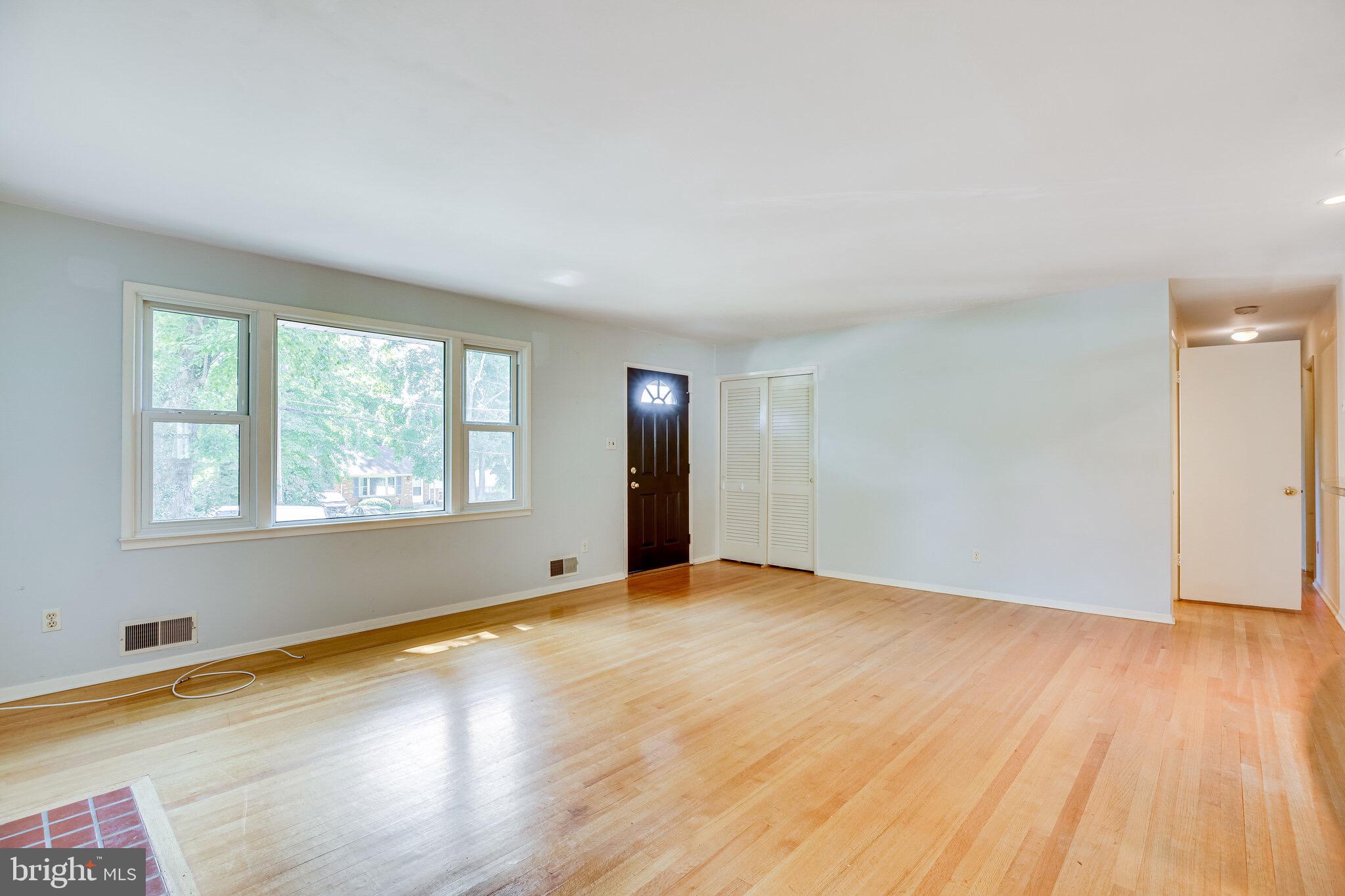 7932 Ellet Road Springfield, VA 22151 - Photo 4 of 32