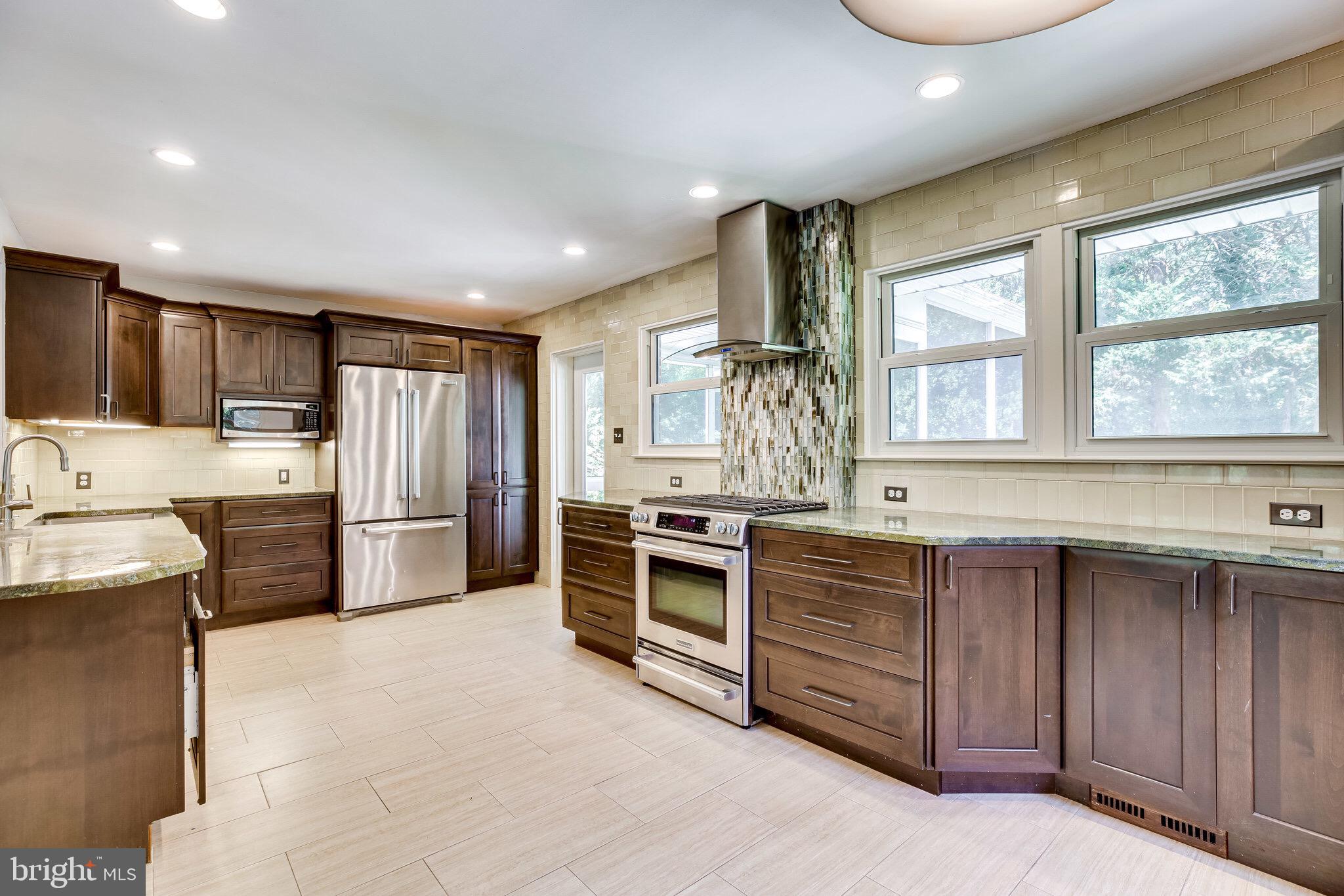 7932 Ellet Road Springfield, VA 22151 - Photo 6 of 32
