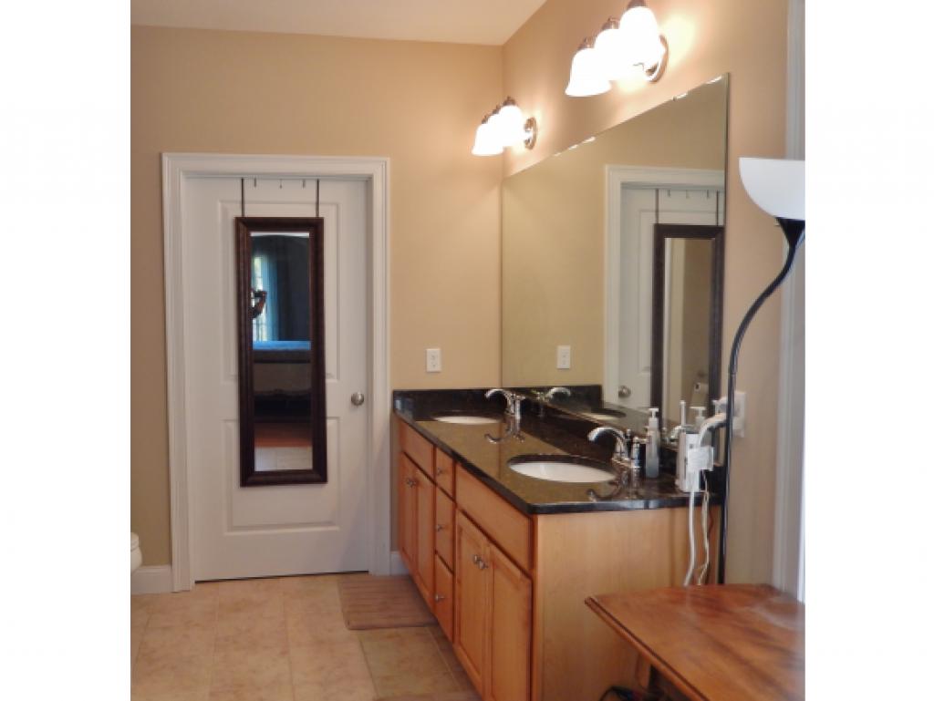 8 Thorn Hill Road, Unit 8 Hooksett, NH 03106 - Photo 22 of 33