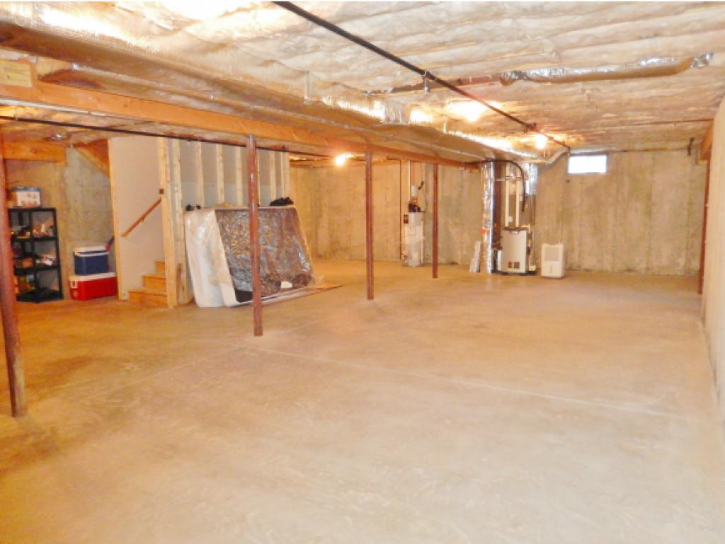 8 Thorn Hill Road, Unit 8 Hooksett, NH 03106 - Photo 27 of 33