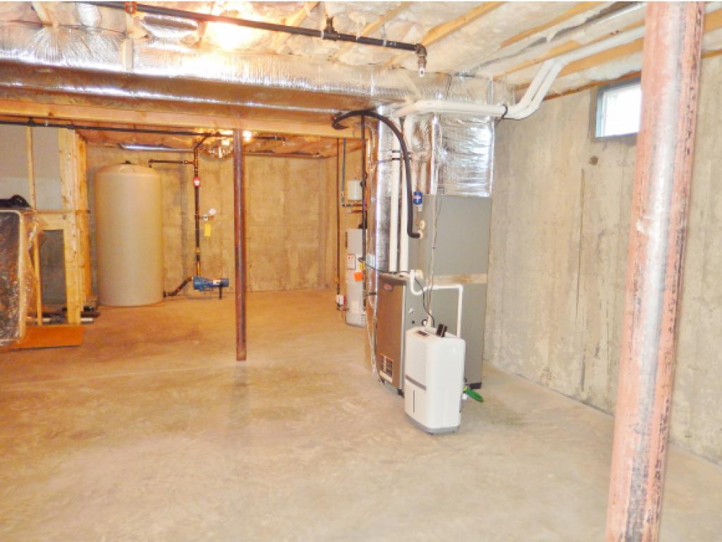 8 Thorn Hill Road, Unit 8 Hooksett, NH 03106 - Photo 29 of 33
