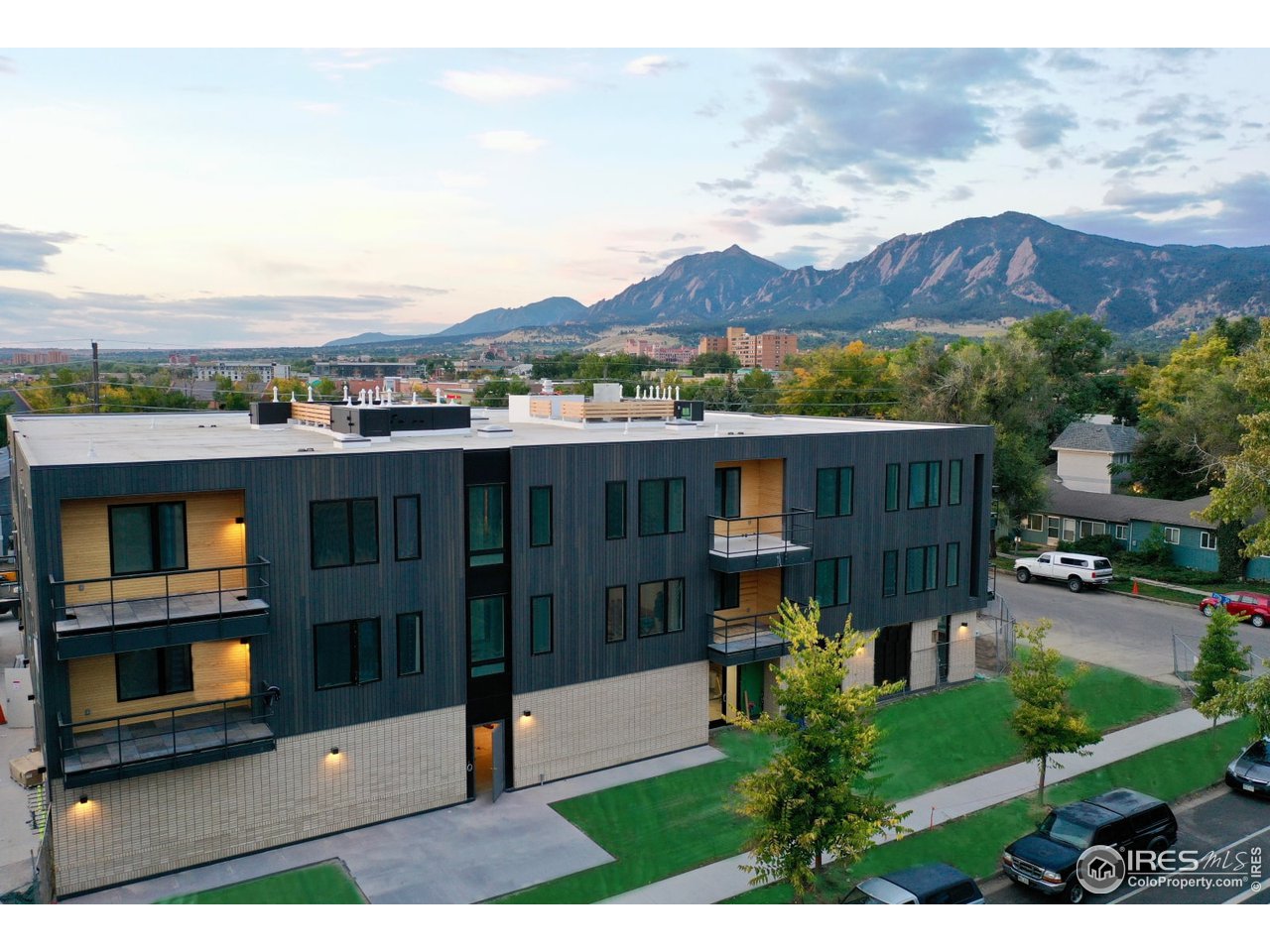 2718 Pine Street, Unit 302 Boulder, CO 80302 - Photo 8 of 24 a view of front of house with a yard