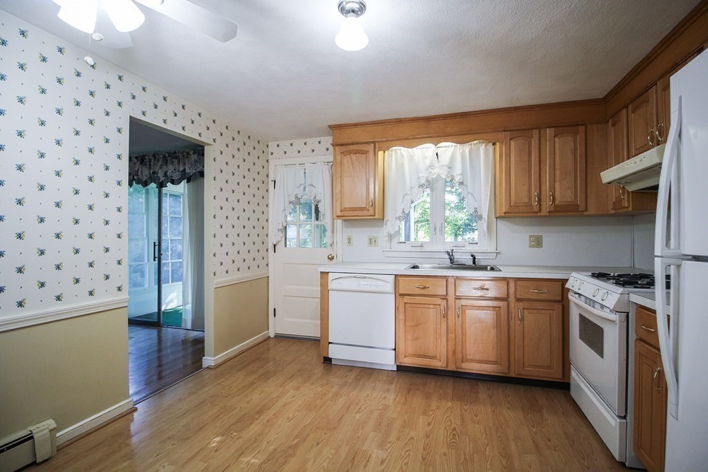 21 Holly Road Reading, MA 01867 - Photo 14 of 42