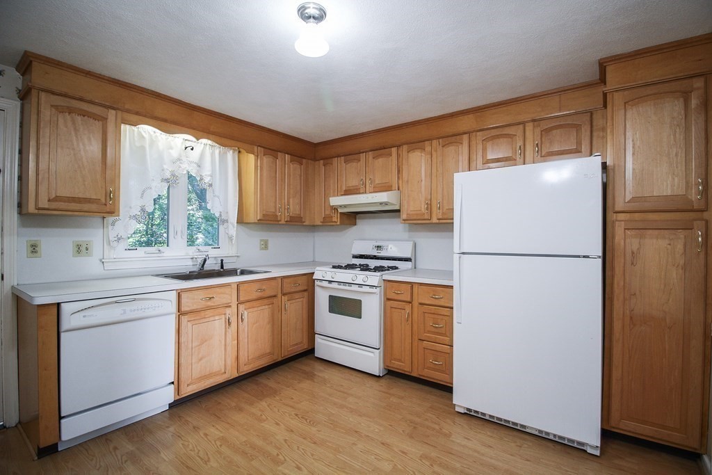 21 Holly Road Reading, MA 01867 - Photo 15 of 42
