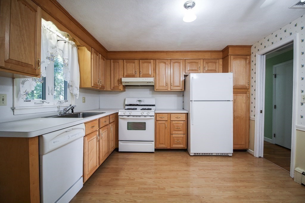 21 Holly Road Reading, MA 01867 - Photo 16 of 42