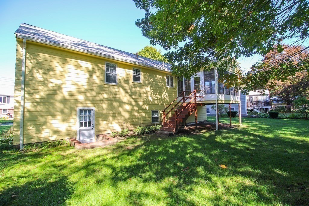 21 Holly Road Reading, MA 01867 - Photo 4 of 42