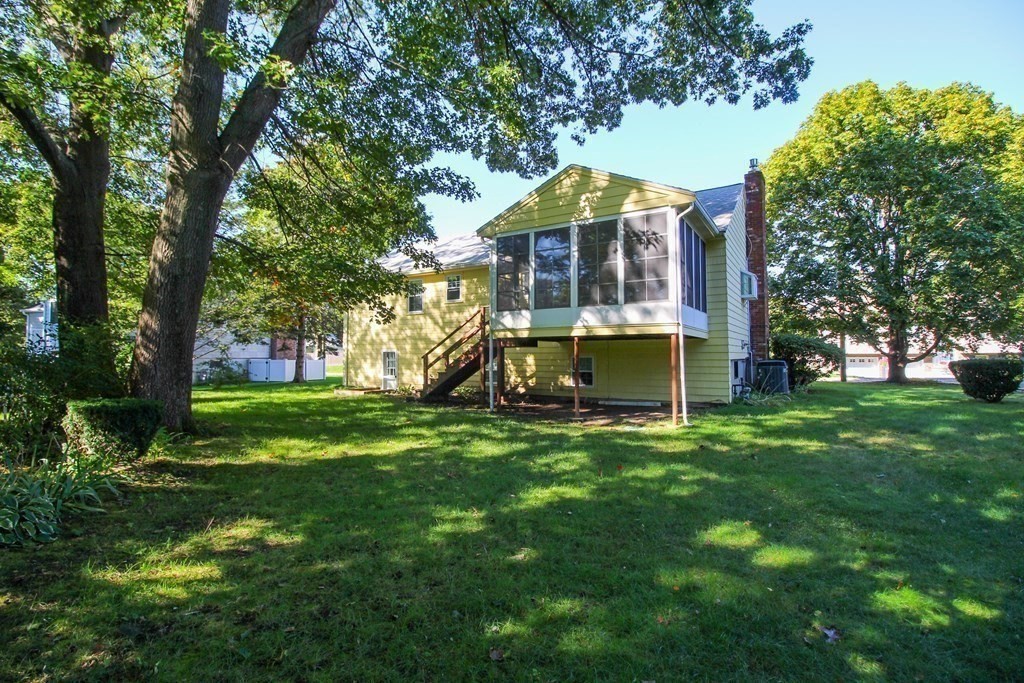 21 Holly Road Reading, MA 01867 - Photo 5 of 42