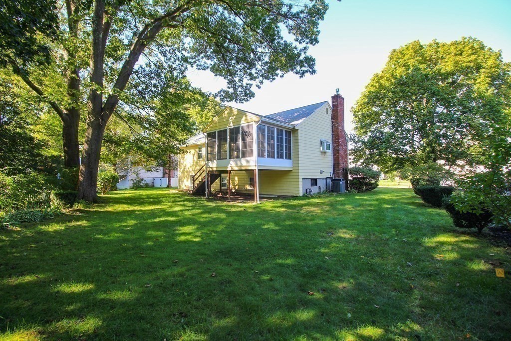 21 Holly Road Reading, MA 01867 - Photo 6 of 42