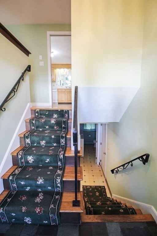 21 Holly Road Reading, MA 01867 - Photo 7 of 42