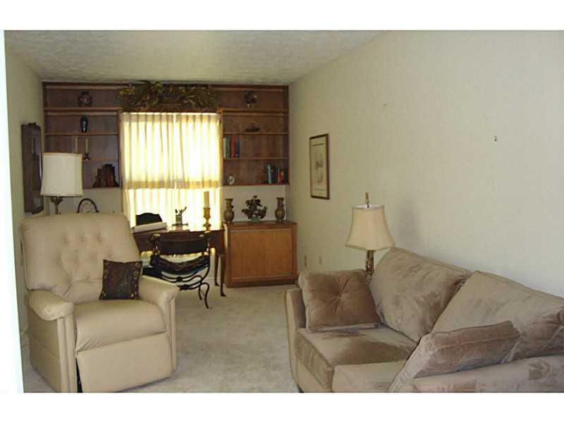 5209 Hawks Point Road, Unit 96 Indianapolis, IN 46226 - Photo 13 of 19 Gallery Image 13