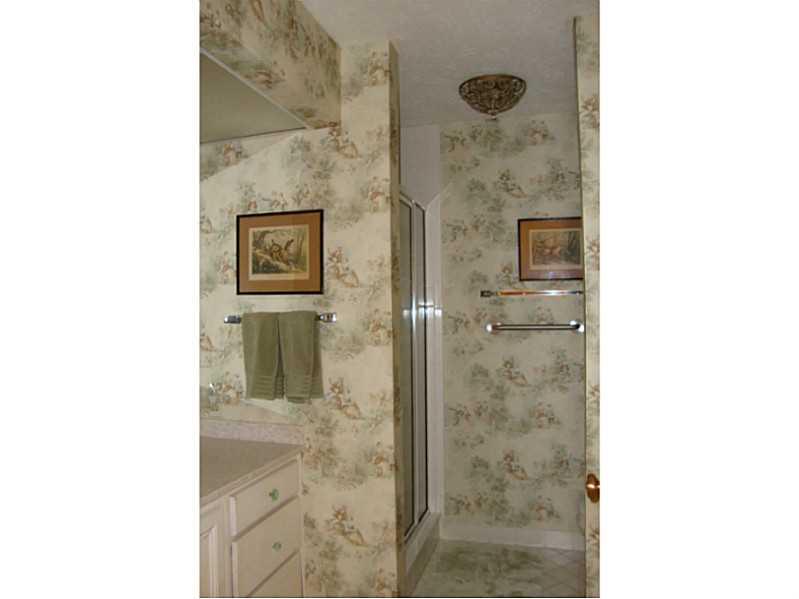 5209 Hawks Point Road, Unit 96 Indianapolis, IN 46226 - Photo 16 of 19 Gallery Image 16