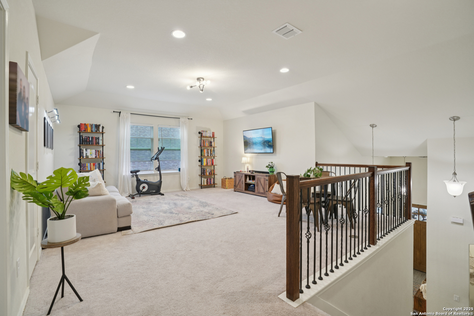 9028 Curling Post Schertz, TX 78154 - Photo 23 of 37 a lobby with furniture and potted plants
