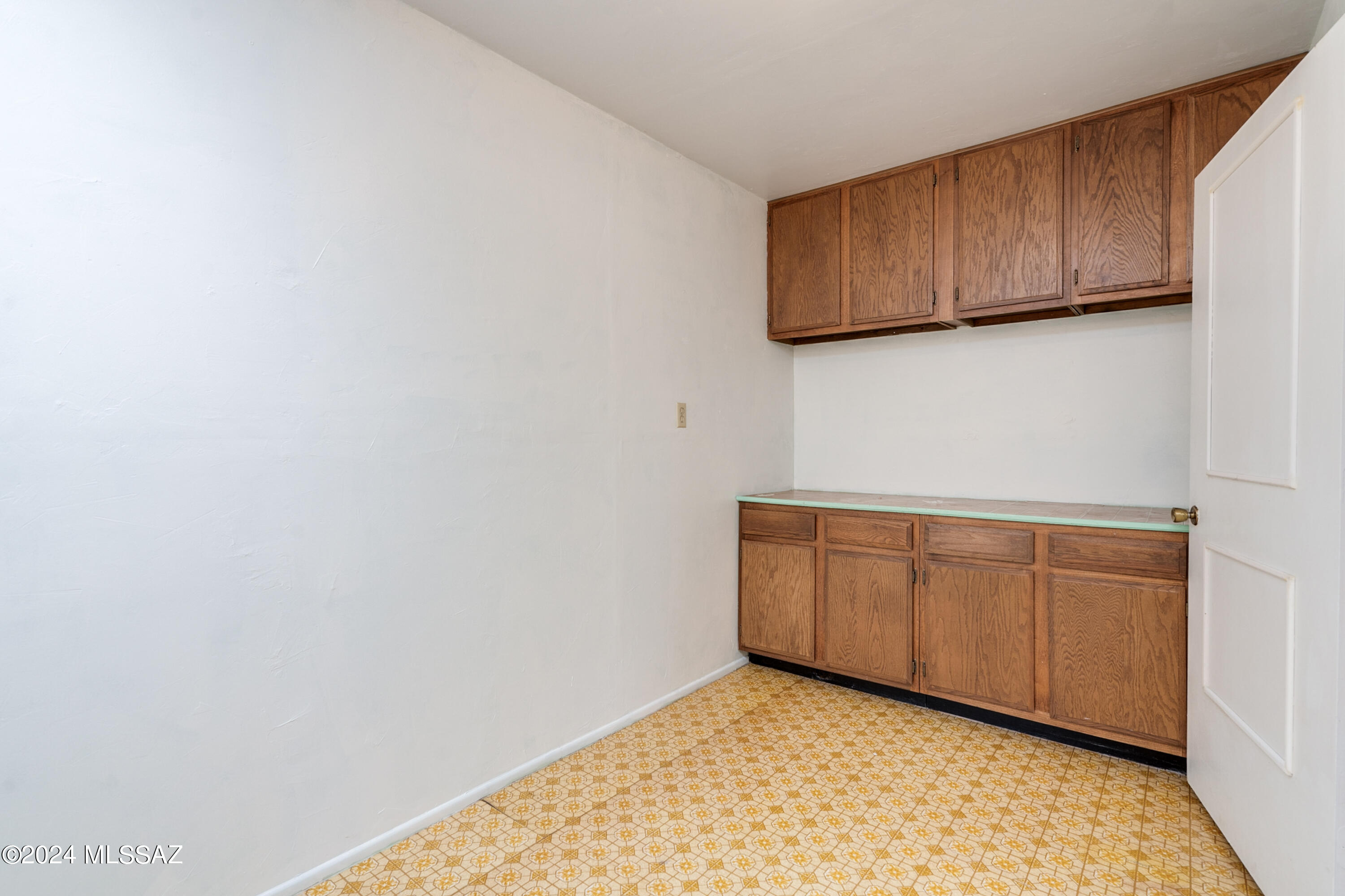 6622 North Montebella Road Tucson, AZ 85704 - Photo 33 of 45 Bonus room area, could be small kitchenette, and bathroom space