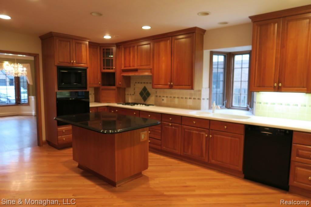 131 Moran Road Grosse Pointe, MI 48236 - Photo 6 of 27 img_0274.jpg
