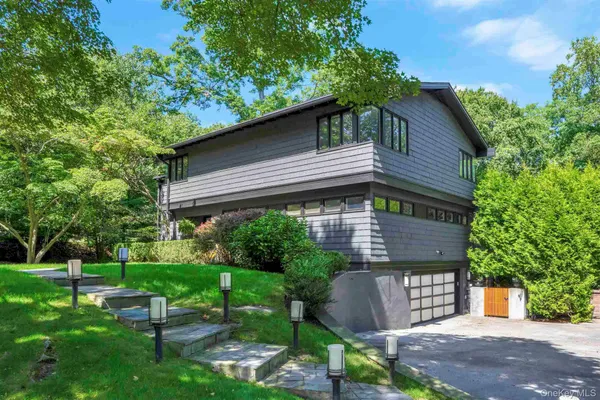 $1,945,000 | 14 Leatherstocking Lane, Mamaroneck, NY 10543