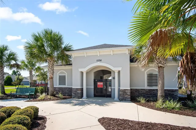 a view of entryway with livingroom and outdoor space