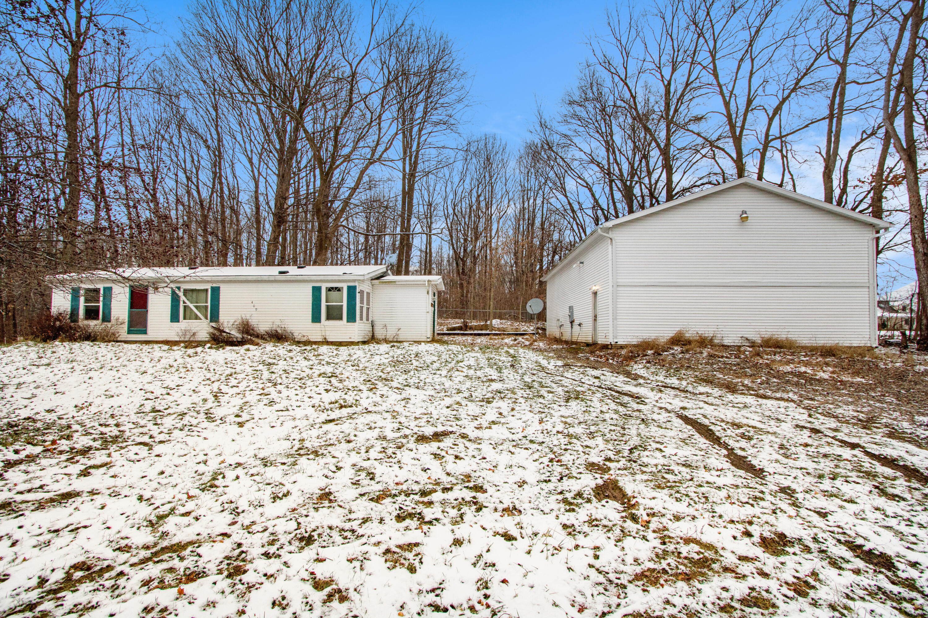 409 Able Road Buchanan, MI 49107 - Photo 4 of 24 011_img_2591