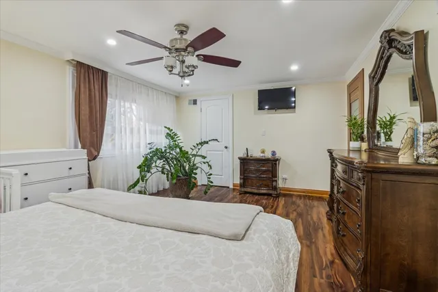 $352,900 | 705 Lakeside Cir Drive, Wheeling, IL 60090