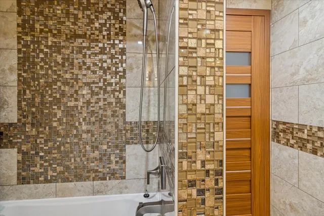 $352,900 | 705 Lakeside Cir Drive, Wheeling, IL 60090