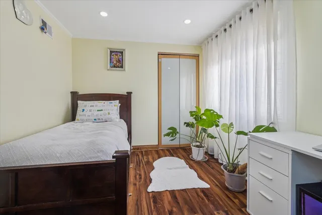 $352,900 | 705 Lakeside Cir Drive, Wheeling, IL 60090