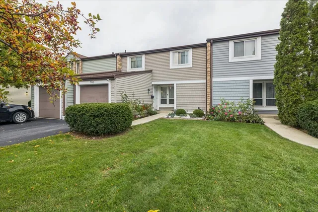 $352,900 | 705 Lakeside Cir Drive, Wheeling, IL 60090