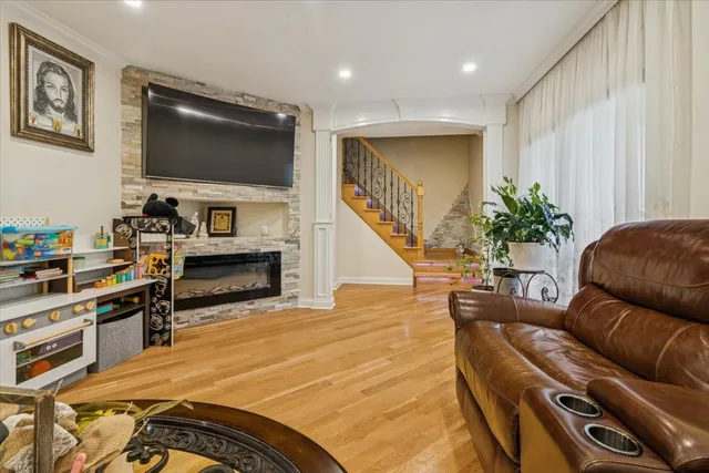 $352,900 | 705 Lakeside Cir Drive, Wheeling, IL 60090