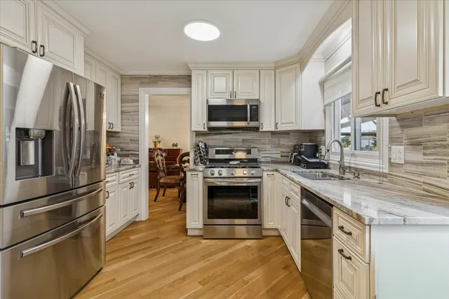 $352,900 | 705 Lakeside Cir Drive, Wheeling, IL 60090