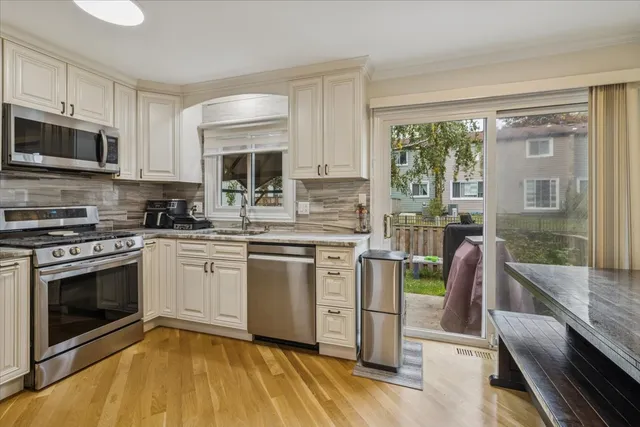 $352,900 | 705 Lakeside Cir Drive, Wheeling, IL 60090