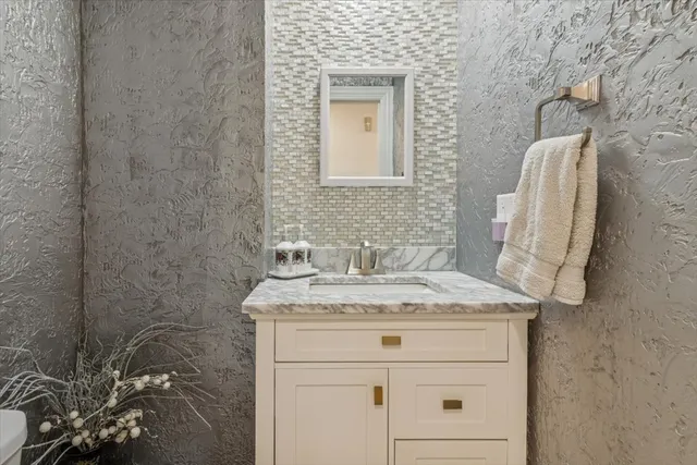 $352,900 | 705 Lakeside Cir Drive, Wheeling, IL 60090