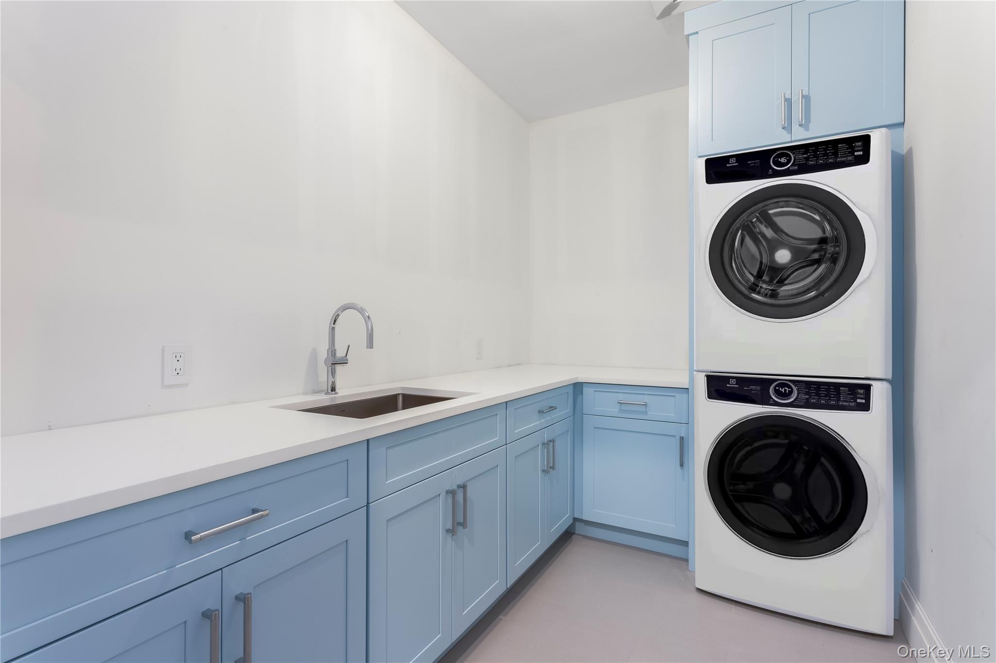 152 South Road Westhampton, NY 11977 - Photo 16 of 26 2nd Floor Laundry Room
