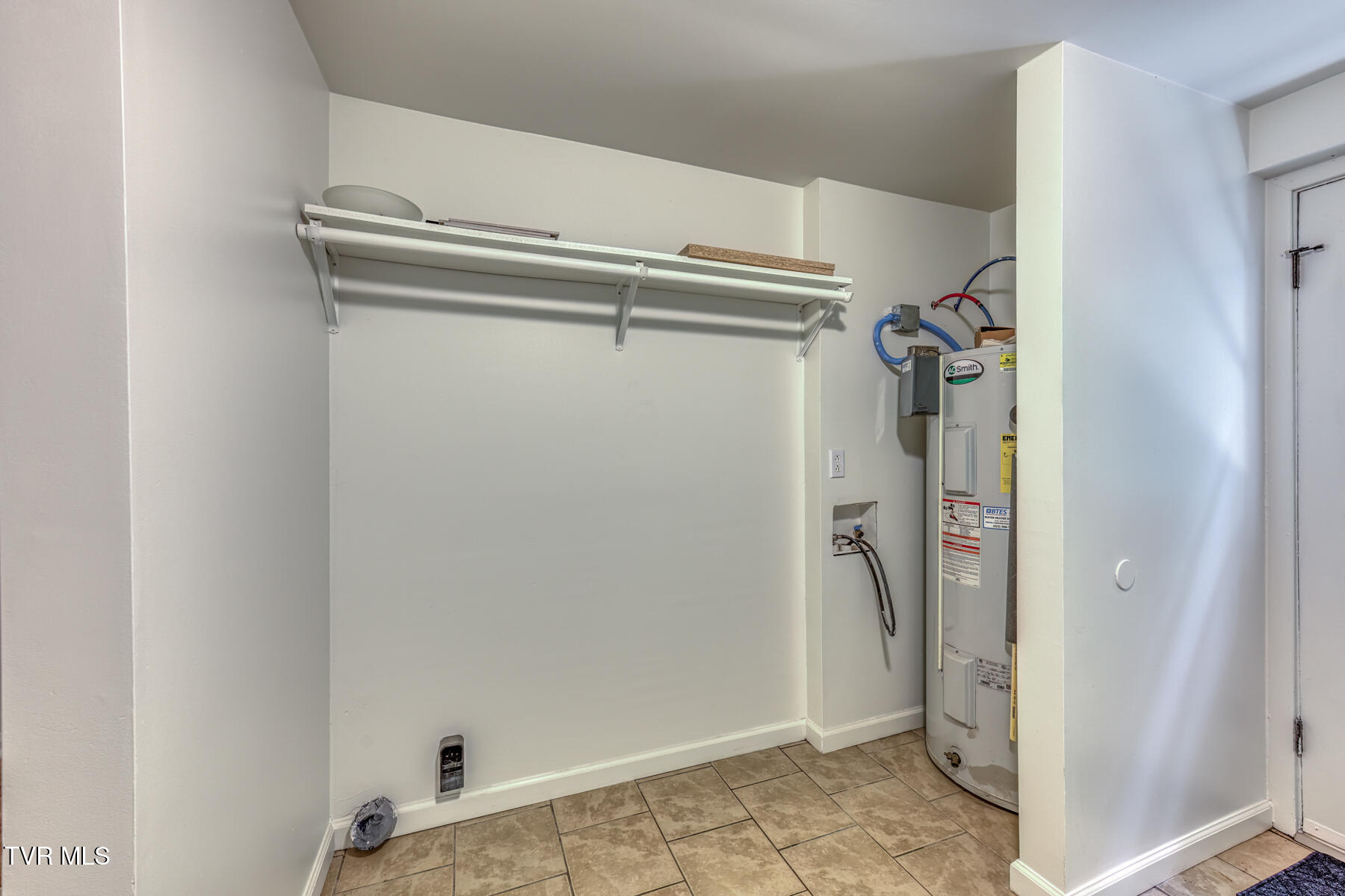 1403 Rock Rose Road Bristol, TN 37620 - Photo 25 of 34 Laundry
