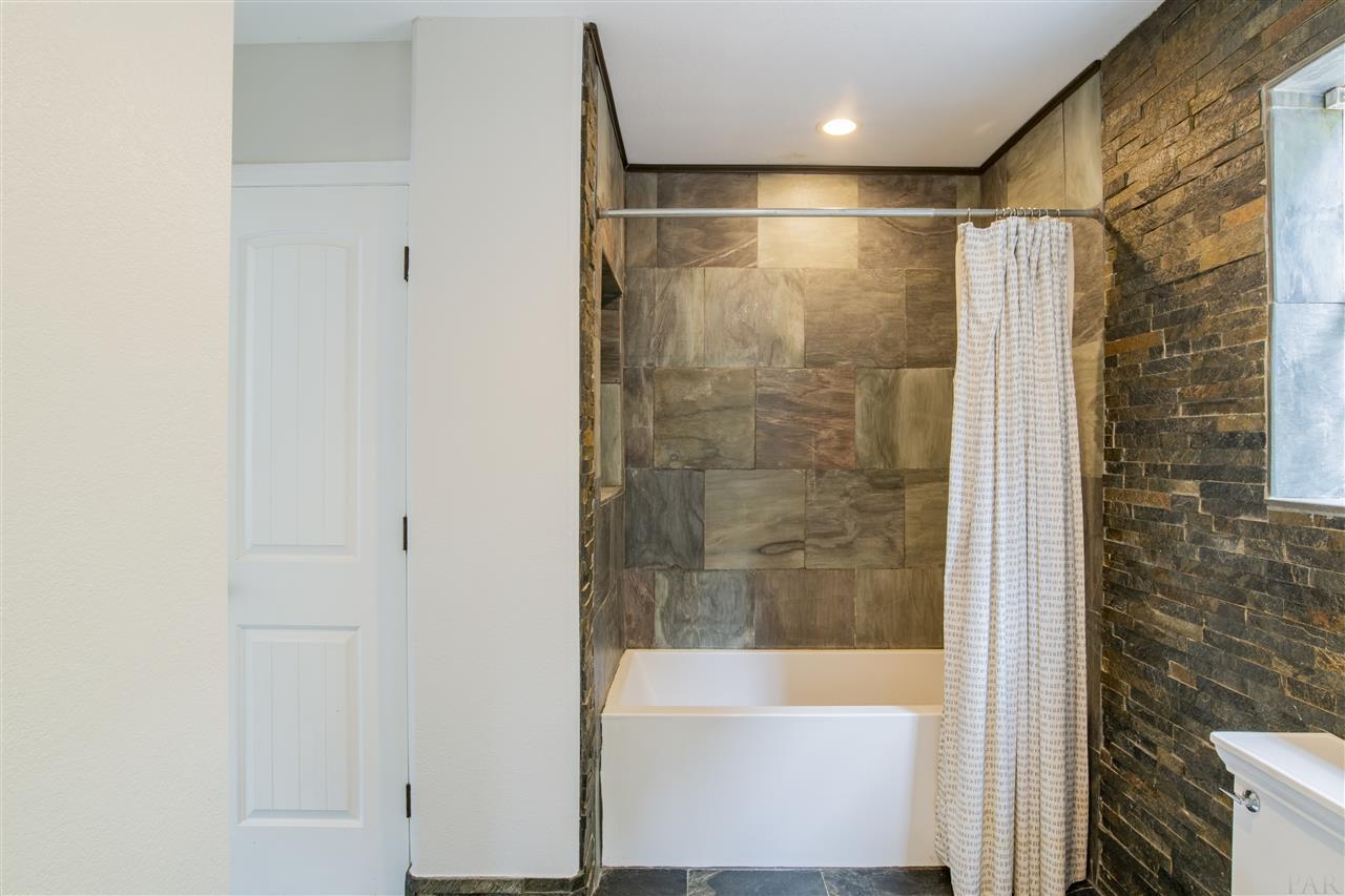 2500 Segrest Road Milton, FL 32571 - Photo 13 of 38 Gallery Image 13