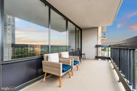 $289,900 | 3701 South George Mason Drive, Unit 916N, Falls Church, VA 22041
