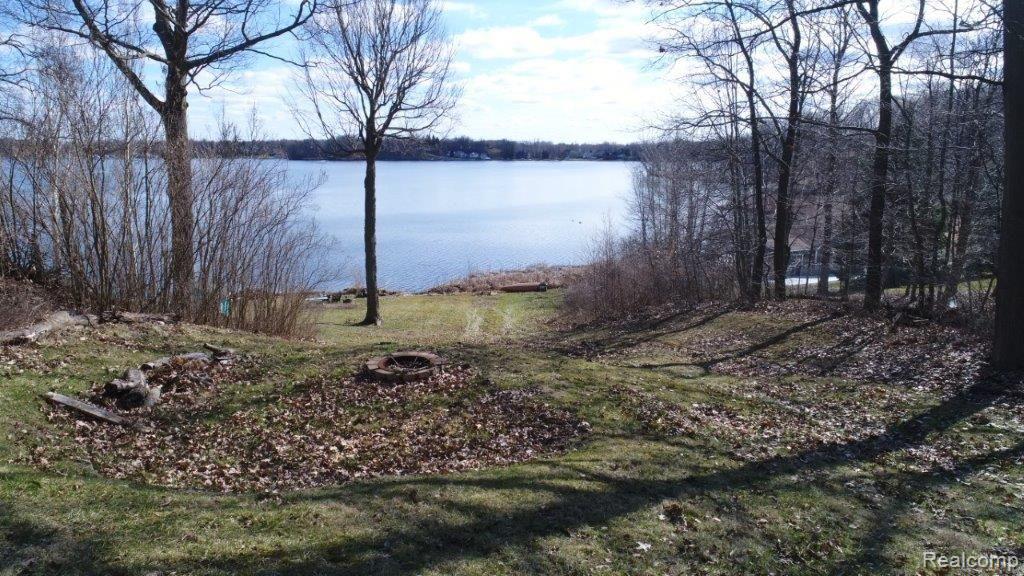 4097 Hunt Road Lapeer, MI 48446 - Photo 5 of 49