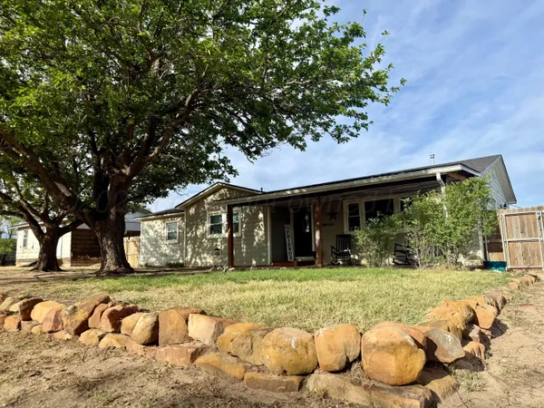 $190,000 | 106 North Morse Avenue, Stinnett, TX 79083