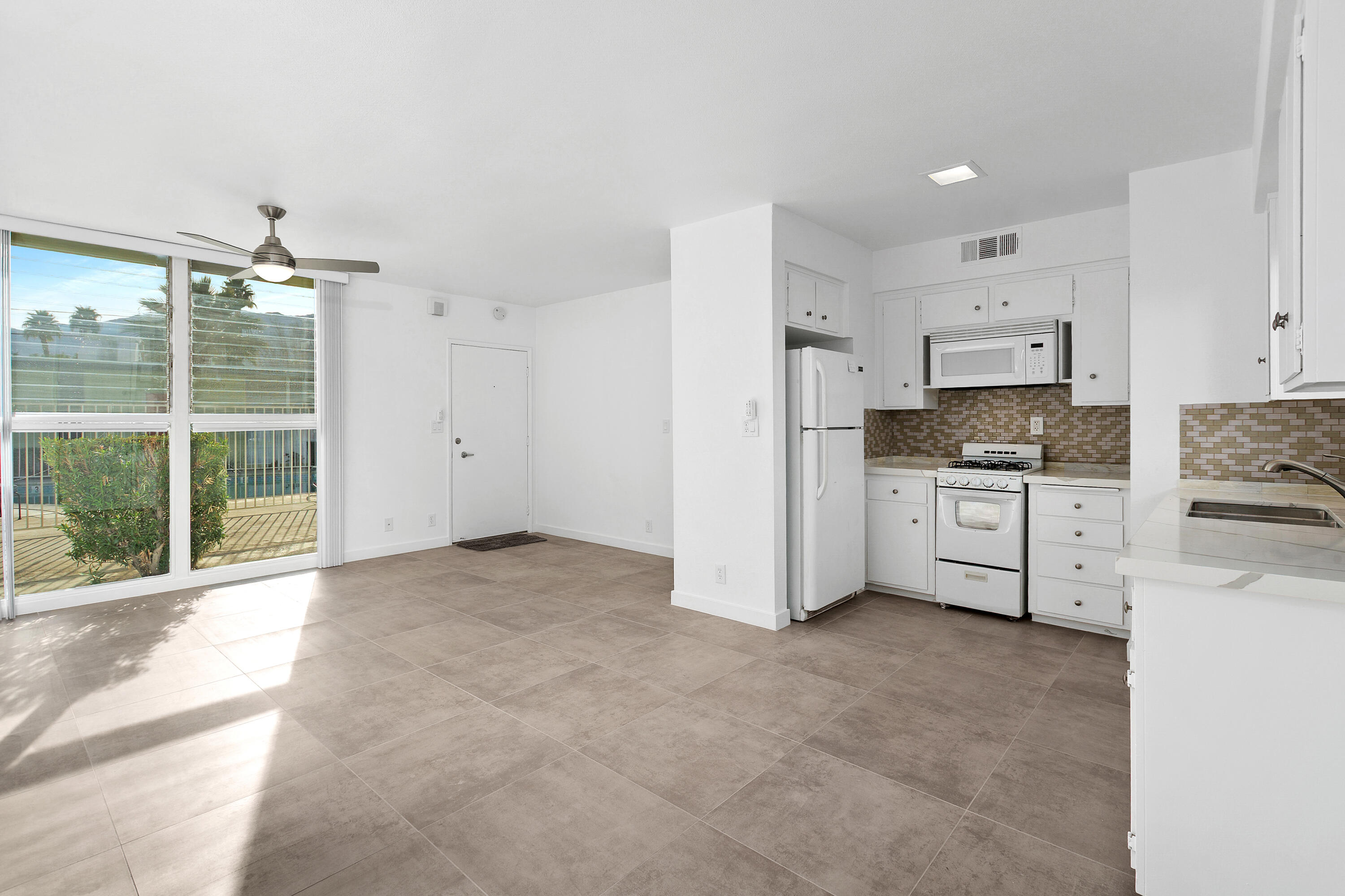 1777 East Arenas Road, Unit 1 Palm Springs, CA 92262 - Photo 4 of 16 18_11984903_185889_185889-EI-118