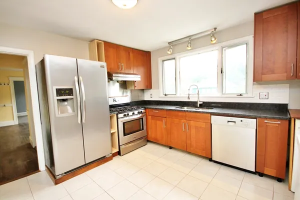 $2,900 | 4 Belmont Street, Unit 2, Newton, MA 02458