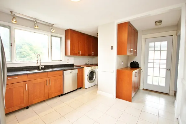 $2,900 | 4 Belmont Street, Unit 2, Newton, MA 02458