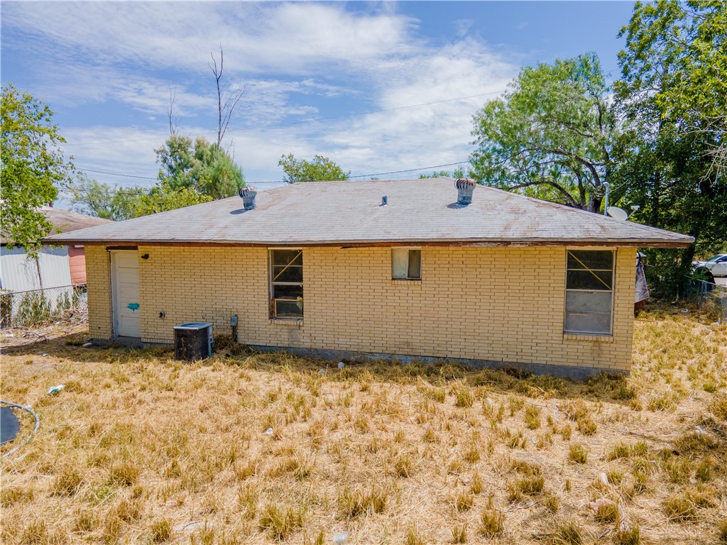 205 Brazos Street George West, TX 78022 - Photo 16 of 19