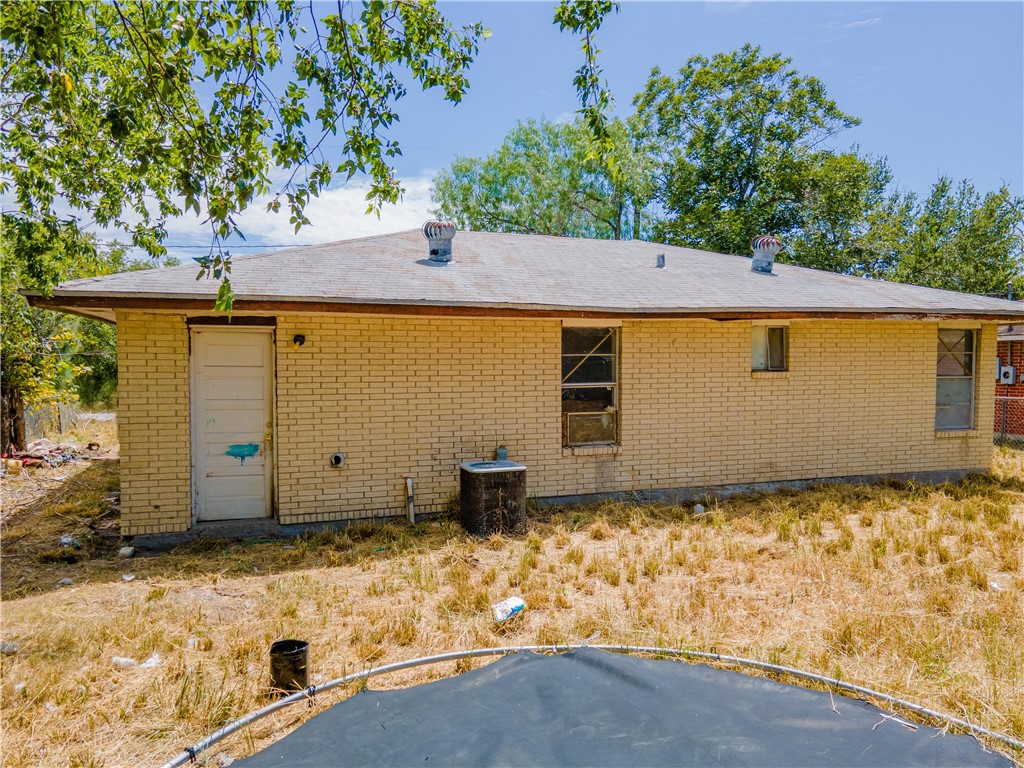 205 Brazos Street George West, TX 78022 - Photo 18 of 19