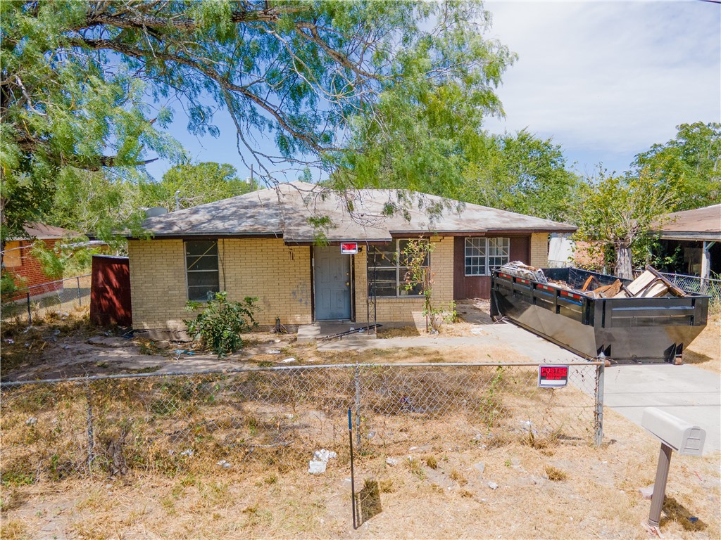 205 Brazos Street George West, TX 78022 - Photo 2 of 19