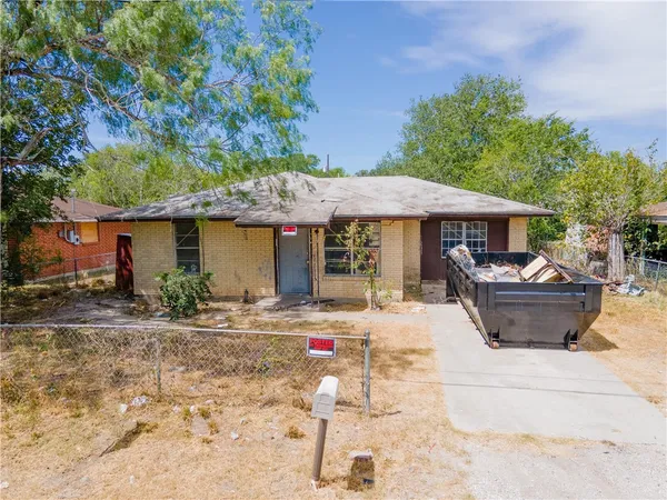 $48,000 | 205 Brazos Street, George West, TX 78022