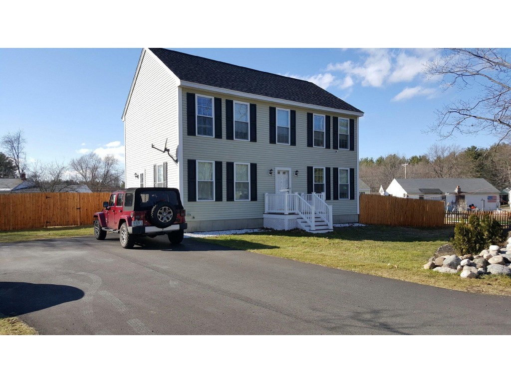 142 Franklin Street Rochester, NH 03867 - Photo 2 of 28