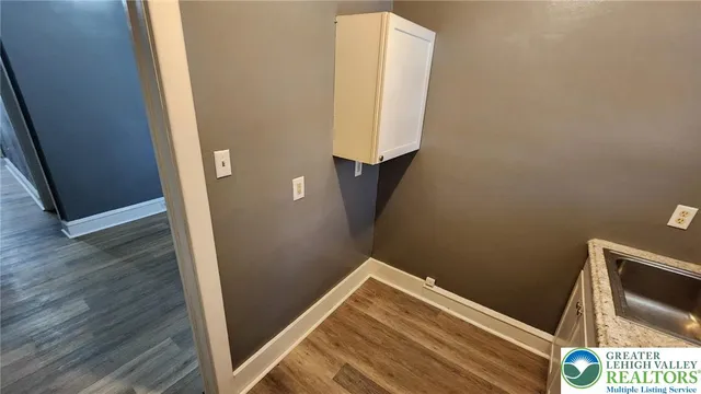 a view of utility room