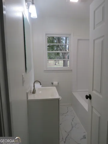 a bathroom with a tub