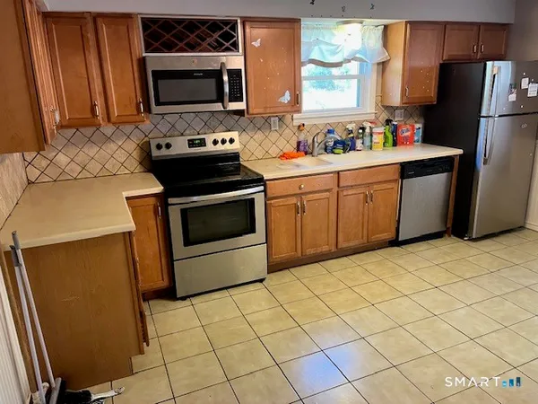 $325,000 | 6 Cricket Drive, Meriden, CT 06450