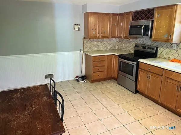 $325,000 | 6 Cricket Drive, Meriden, CT 06450