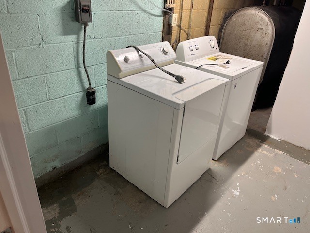 6 Cricket Drive Meriden, CT 06450 - Photo 23 of 33 a utility room with dryer and washer