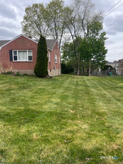 6 Cricket Drive Meriden, CT 06450 - Photo 3 of 33 a house view with a garden space